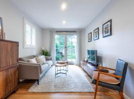 2BR Elsternwick Escape with Courtyard, khách sạn ở Melbourne