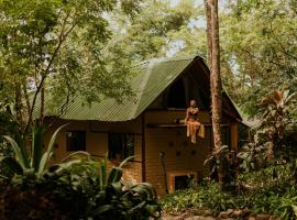 Refúgio na Mata com Ar Condicionado e WiFi, Hotel in Cavalcante