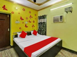 PREMIUM THE BEST HOTEL Near Railway Station - Wifi and Fully Air Conditioning Room - Prime Location - Room Service and Excellent Customer Service Awarded, khách sạn gần Chaudhary Charan Singh International Airport - LKO, Bādshāhnagar
