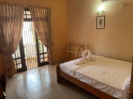 CozyStay Wadduwa, ξενοδοχείο σε Nikawatawana