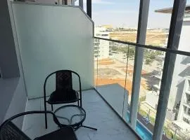 Dream F1 Airport Studio Pool & Gym