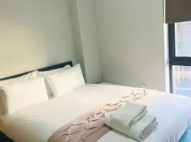 Room with Private Bathroom Not Ensuite in Shared Flat Near City Centre