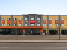 Ramada by Wyndham West Edmonton Hotel & Suites, hotel Ramada em Edmonton