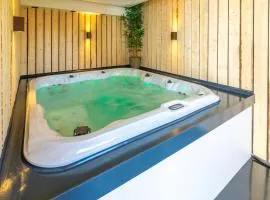 Große Familienvilla mit privat innen Jacuzzi & Sauna