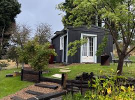 Painters Studio , Home On the Hill, B&B in Bowral