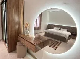 NOOR iNN , Prime Location, SelfEntry