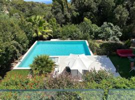 Maison vue mer avec piscine et jardin verdoyant à Platja d'Aro, hotel v destinaci Calonge