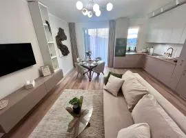 FLH Golden Gallery - Balcony & Free Parking near Vivo Mall