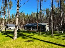 Reigi Holiday Home, Hiiumaa with Nordic HotTub & Sauna