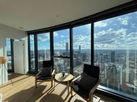 Amazing City &River views 60th level skytower 3 bedrooms&Free parking
