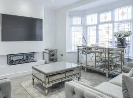 RYAN I AIR I BNB - 102 Mill Street - Free Parking