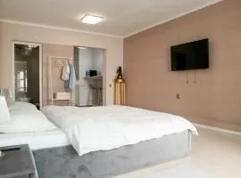Azur House