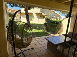 Chalet adosado en Novo Sancti Petri, ξενοδοχείο σε Κάδιθ