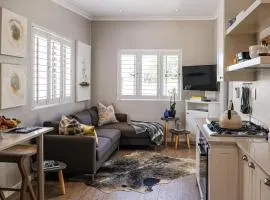 C'estÇa Cottage Modern Luxurious Sounds of the Sea