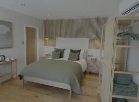 The Hideaway At The Busfeild Arms