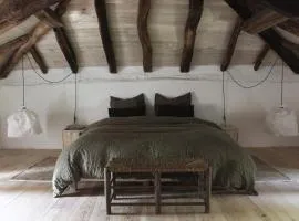 VESTIGES, ancien corps de ferme rénové selon l'esprit wabi-sabi