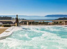 Luxury penthouse with jacuzzi, panoramic view