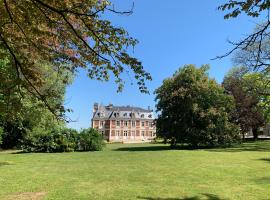 Ch&acirc;teau du Mont de Guny, hotel com estacionamento em Guny