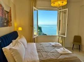 Vertigini Suites, Il Rifugio dell Amore per SOLE COPPIE , A 50m dalla Stazione e dalla Via dell Amore con Vista Mare e Intimità Appagante