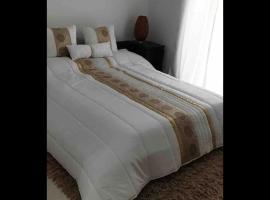 Quarto privado num apartamento partilhado, hotell sihtkohas Bobadela