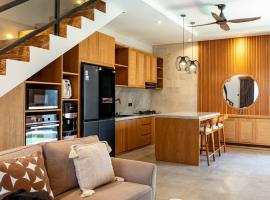 Tropical 5BR Villa Casa Ola Sanur, hotel v destinaci Ketewel