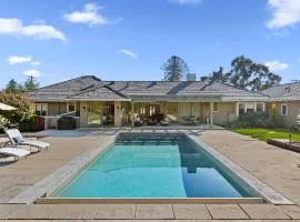 Paradise is Real - Estate with Pool & Hot Tub