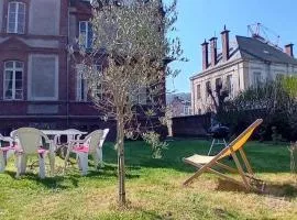 Le Jardin du Clocheton, jardin et parkings privés, centre Etretat
