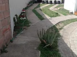 Casa para 4 personas equipada y amueblada con cochera en fraccionamiento Av López Mateos en Tlajomulco de Zúñiga Jalisco