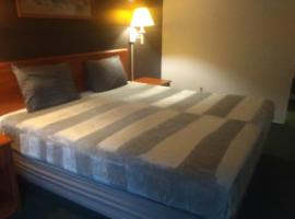 2 Double Beds Hotel Studio 134, hotell i Livingston