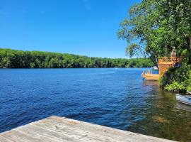 Castaway Cottage on Croton Pond #4, apartment in Newaygo