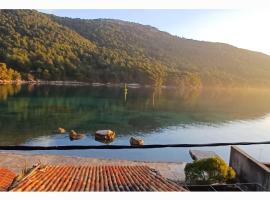 Divina House 2BR 2BA beach access, ξενοδοχείο σε Broce