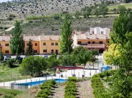 CASERIO INAZARES - CASAS DE MONTAÑA CON CHIMENEA Y NIEVe