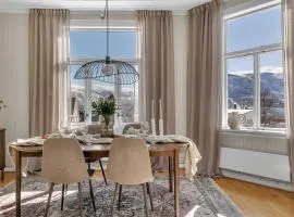 Amazing Tromsø city apartment with free parking and lovely city views!