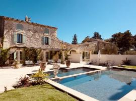 Maison Roucas - Restaurant et chambres d'hôtes, hotel v destinaci Solérieux