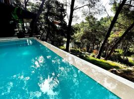 Pine Haven Retreat, hotel a Grohote