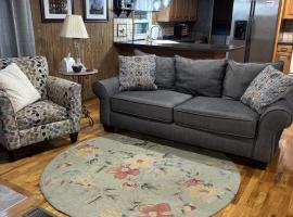 Bourbon Trail Hideaway, villa in Frankfort