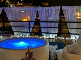 Appartamento Rapallo Sky Garden Maria Jose Liguria - Attico vista mare - Terraces - 2 bagni- 2 Camera da Letto - Box, Wi-fi, Idromassaggio Free inteiro Attico per Voi, con Ascensore