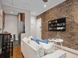 Spacious Midtown Retreat 2BR NYC Haven Near Landmarks
