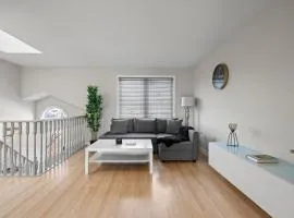 Entire 5 bedrooms House 14 guests