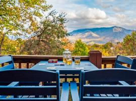 Mtn Views, Hot Tub, Sauna, EV, Arcade!, Hotel in Gatlinburg