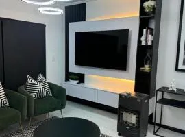 Lovely 2 Bedroom Apartment Near Monte Casino
