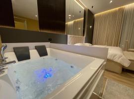 Luxury Jacuzzi Suite- Astir,Tirana, hotel v destinaci Tirana