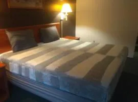King Bed Hotel Studio 138