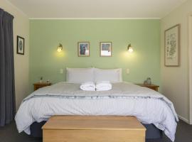Fantail Retreat, Family 4BR Near Lake and Gardens, ξενοδοχείο που δέχεται κατοικίδια σε Taupo