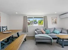 Central Taupo Pet Friendly Retreat With Heat Pumps and Garden