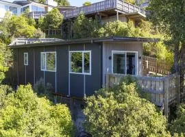 Timberline Retreat, Cozy 2BR Stay Near Taupo Town