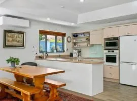 Treetop Living, Peaceful 4BR With Scenic Bush Views