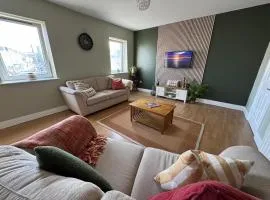 Luxury Apartment 1 min to Beach