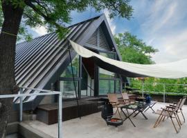 Hua Shan Hidden Spring Exclusive Villa - Entire Private Property 隐泉禅境全栋私邸, ξενοδοχείο σε Huayin