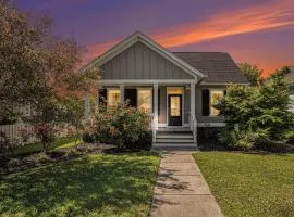 Relax in Comfort - Retreat near CHS Downtown & Airport